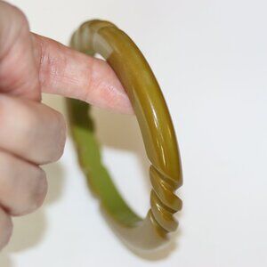 Vintage Bakelite Carved 3/8" Wide Bangle Bracelet Mississippi Mud Color